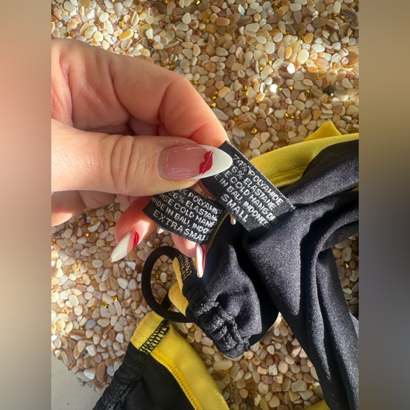 Indah Zeenah top & Zuki bottom in Bee - Picture 13 of 17